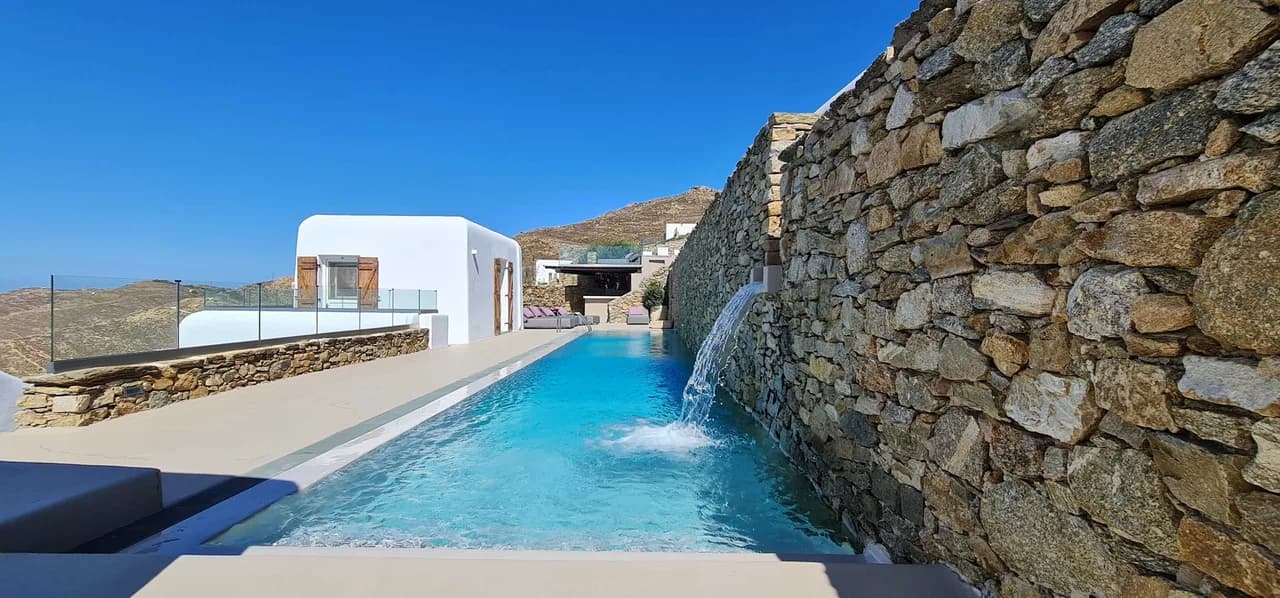 Stylish Villa With Heated Pool and Gym photo 5