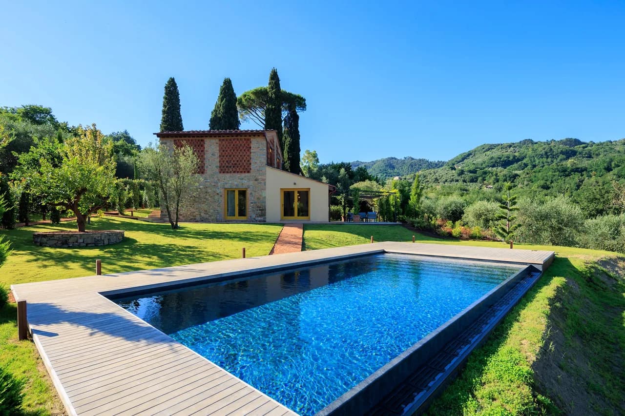 Spacious Villa in Tuscan Countryside