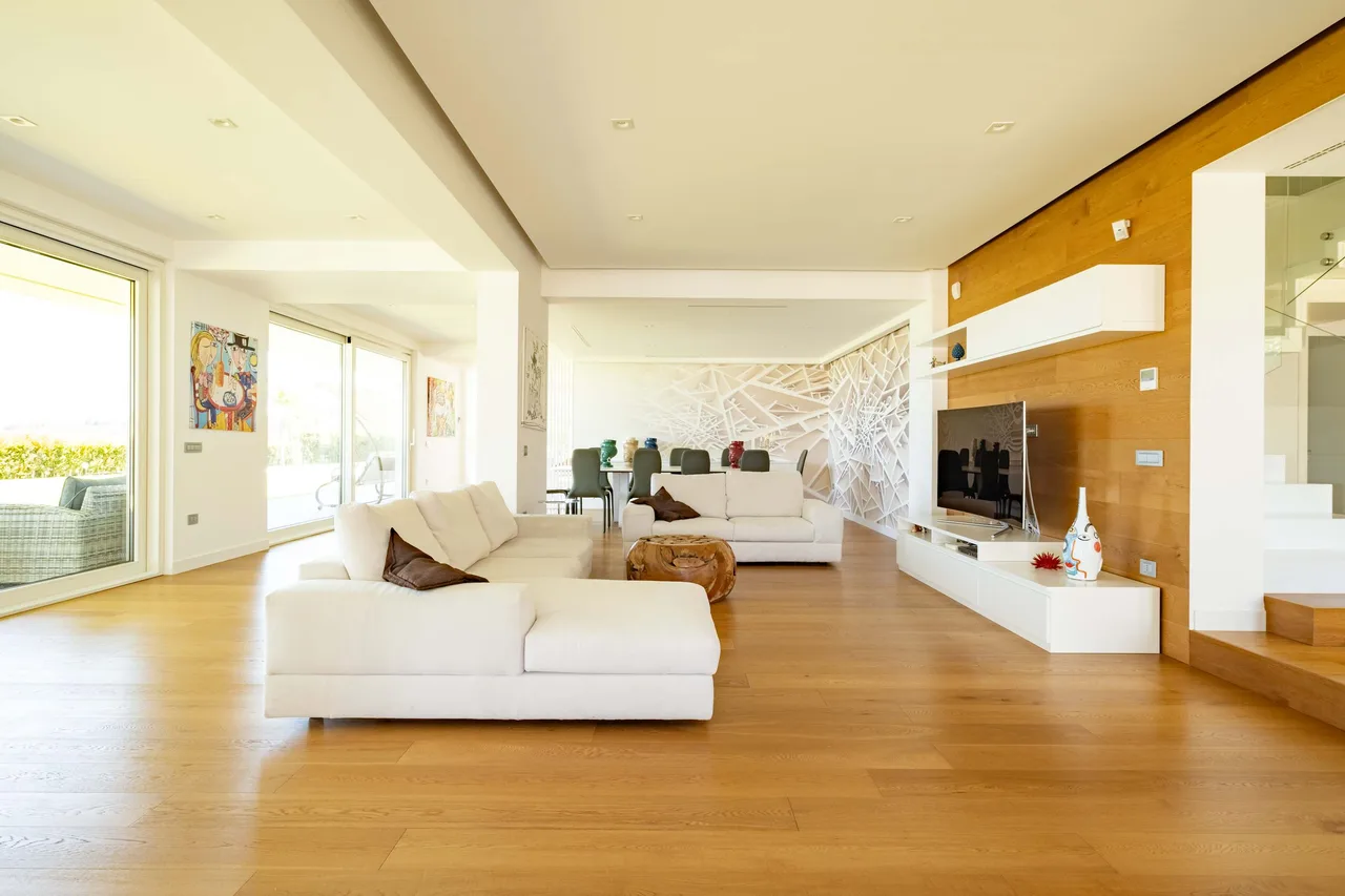 Elegant Escape With Stunning Sea Views photo 2
