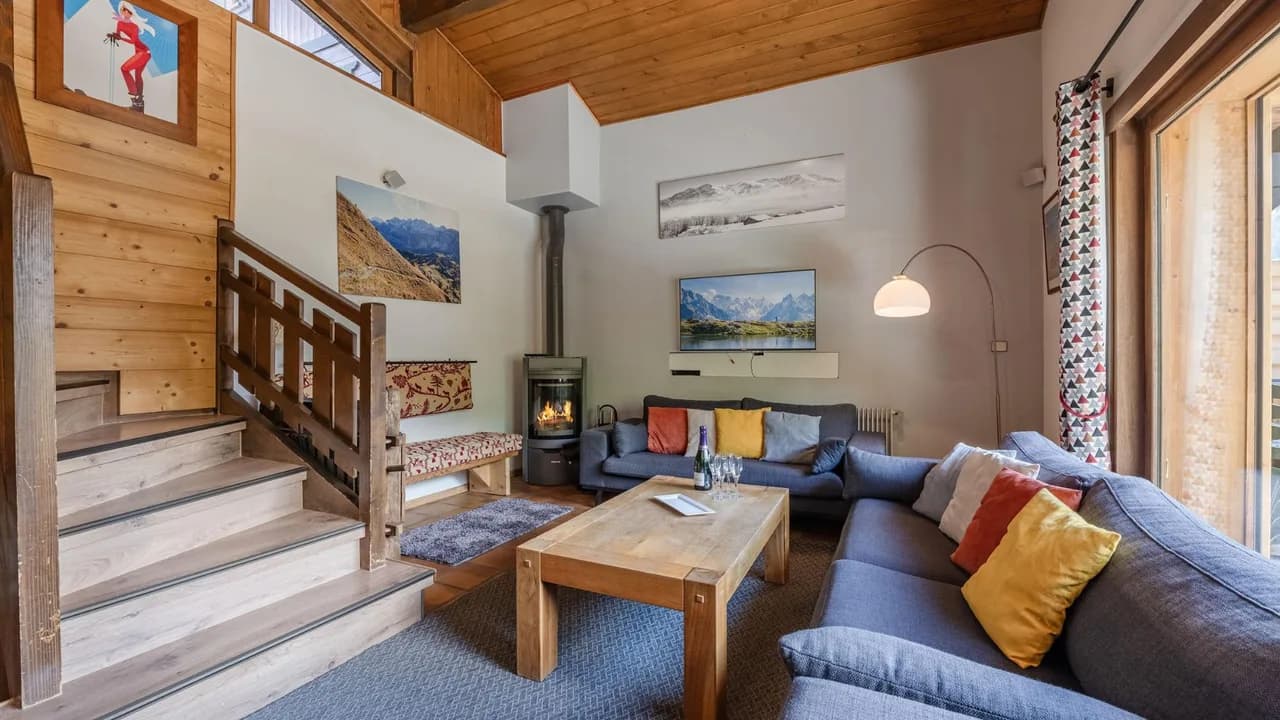 Elegant Apartment With Village Views photo 3