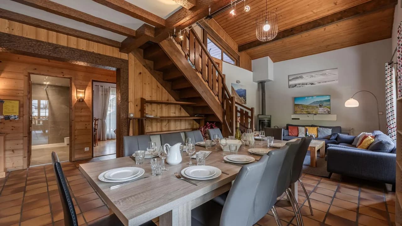 Elegant Apartment With Village Views photo 4