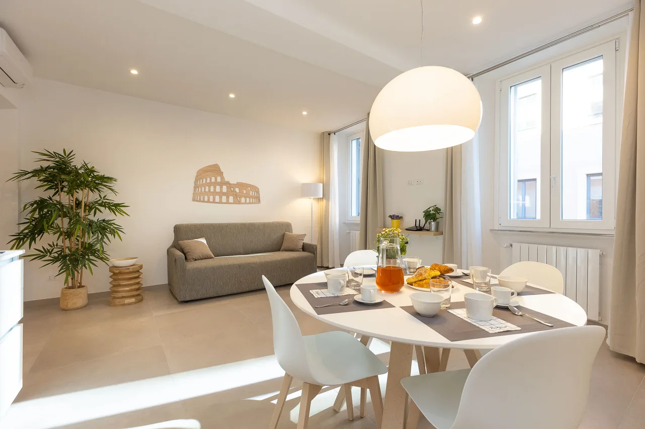 Bright Apartment Steps from Colosseum in Rome