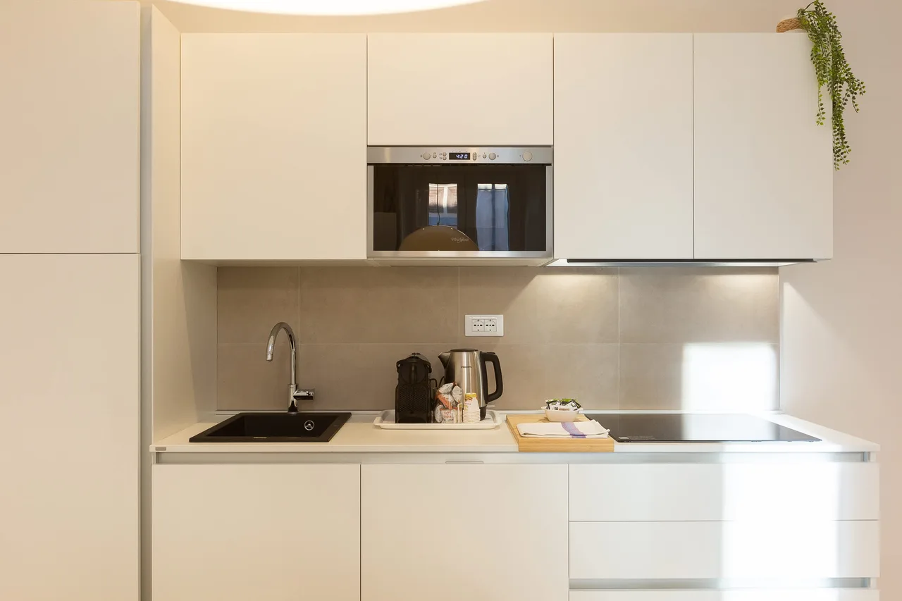 Bright Apartment Steps from Colosseum in Rome photo 4
