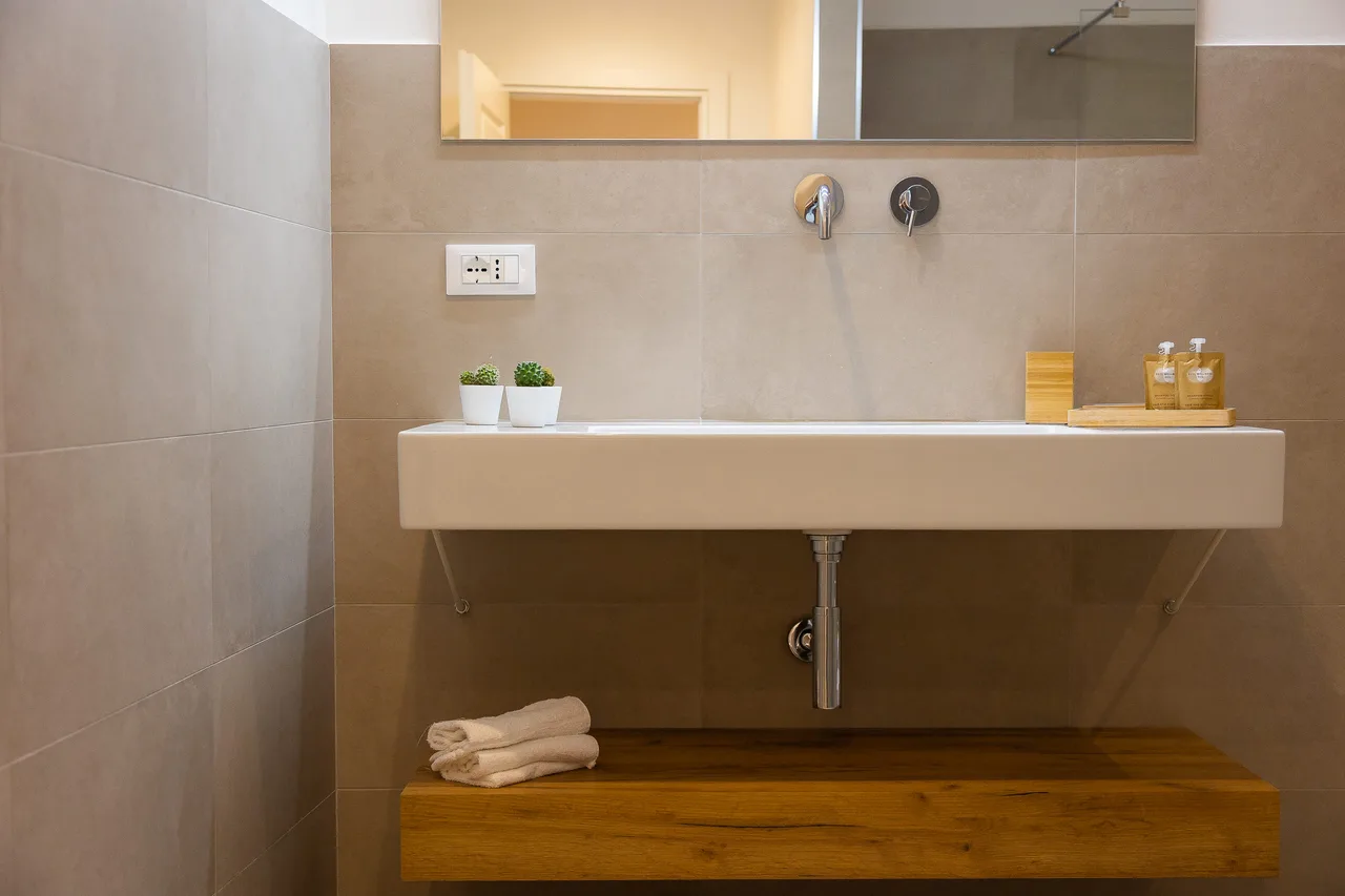 Bright Apartment Steps from Colosseum in Rome photo 5
