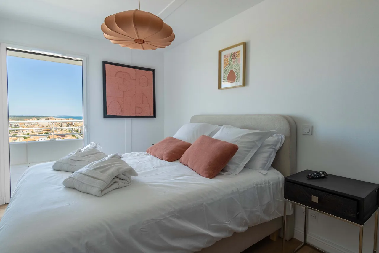 Spacious Multi-Apartment Retreat in Occitanie photo 4