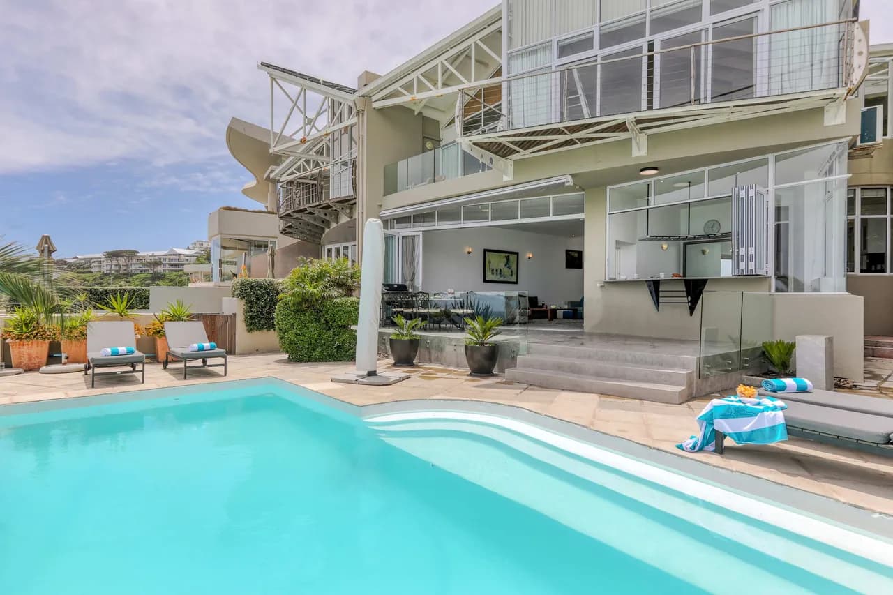 Beachfront Villa with Scenic Views in Cape Town photo 4