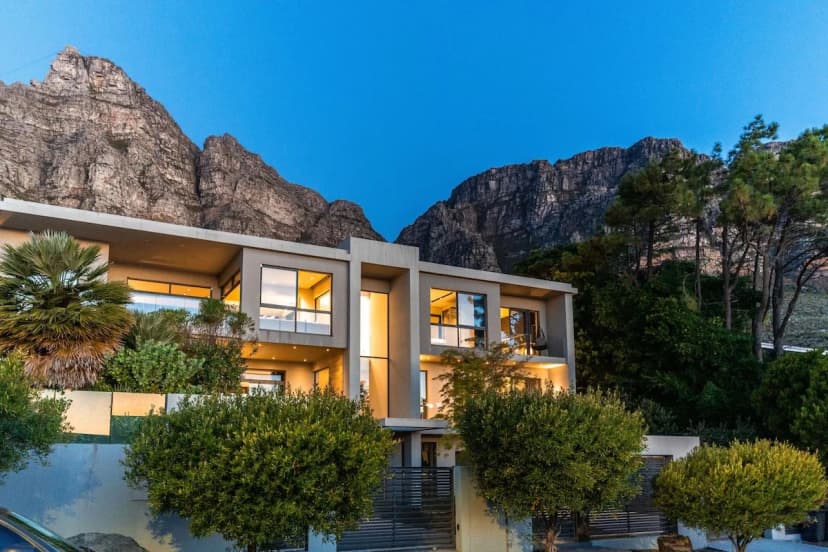 Beach View Designer Villa in Camps Bay