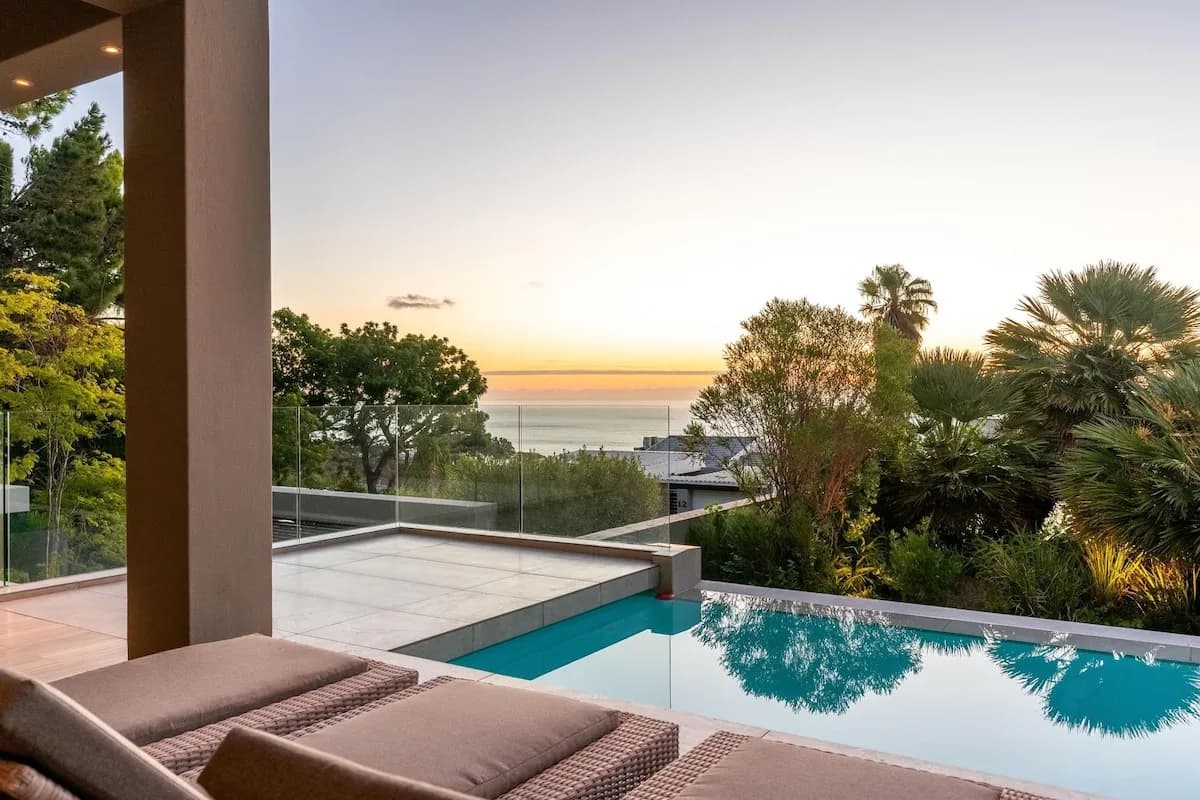 Beach View Designer Villa in Camps Bay photo 4