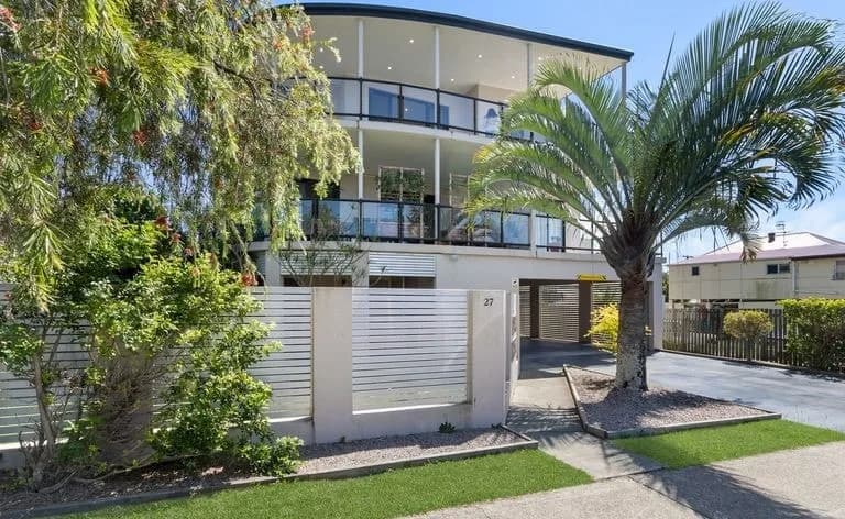 Beachfront Apartment with Panoramic Views in Queensland photo 4