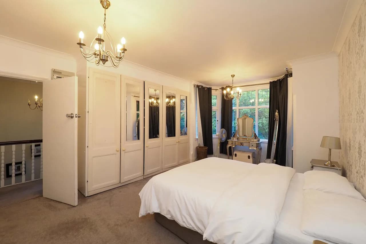 City View Family House in England photo 3