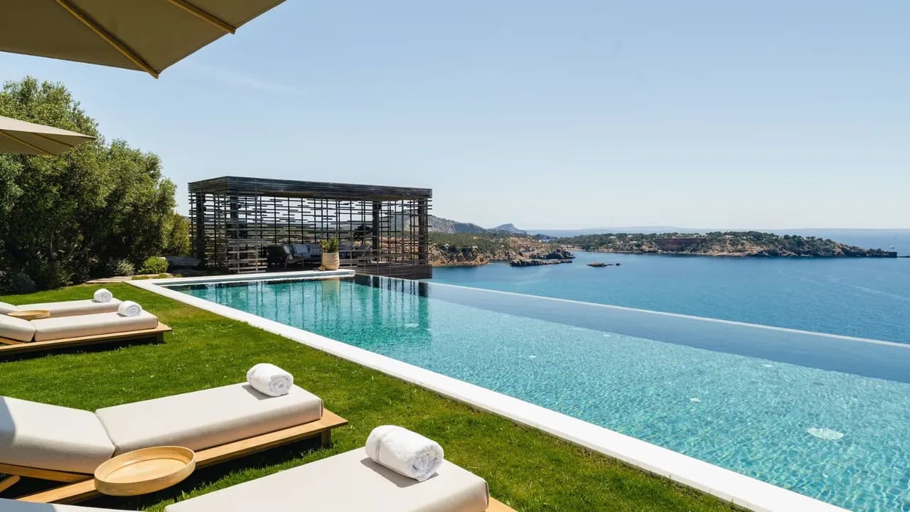 Infinity Pool Overlooking Porroig Bay photo 4