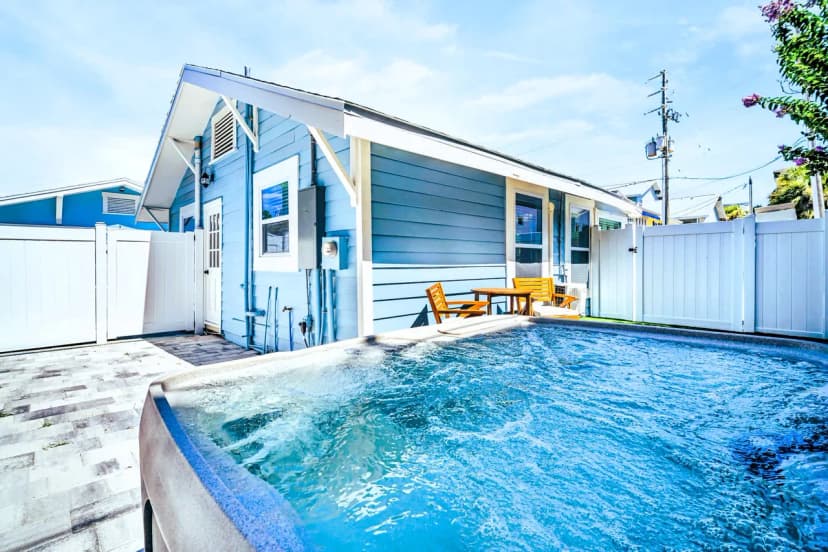 Beach Cottage: Hot Tub, Pets & on Beach Access