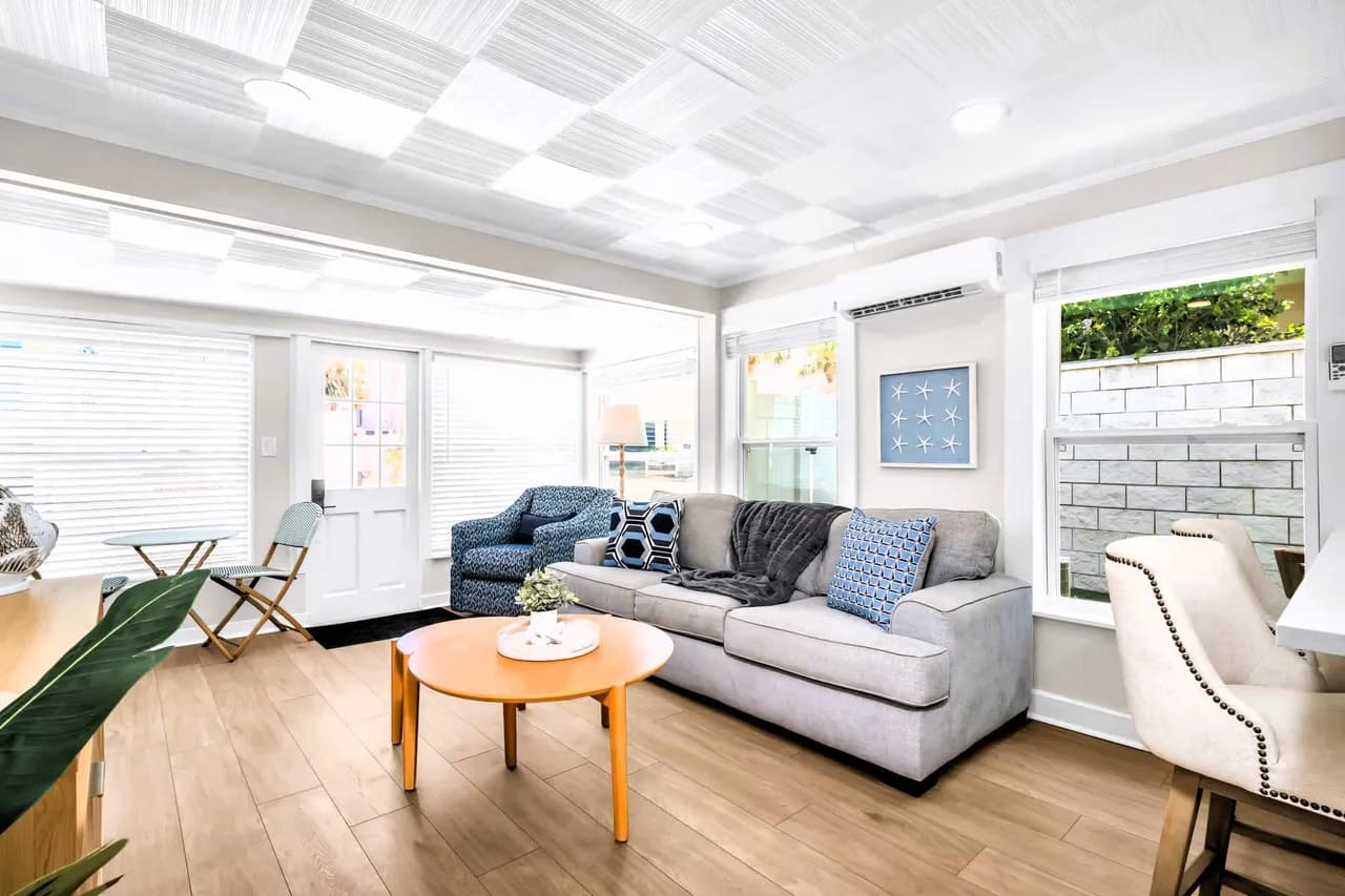 Cozy Beachfront Cottage in Tampa Bay Area photo 4