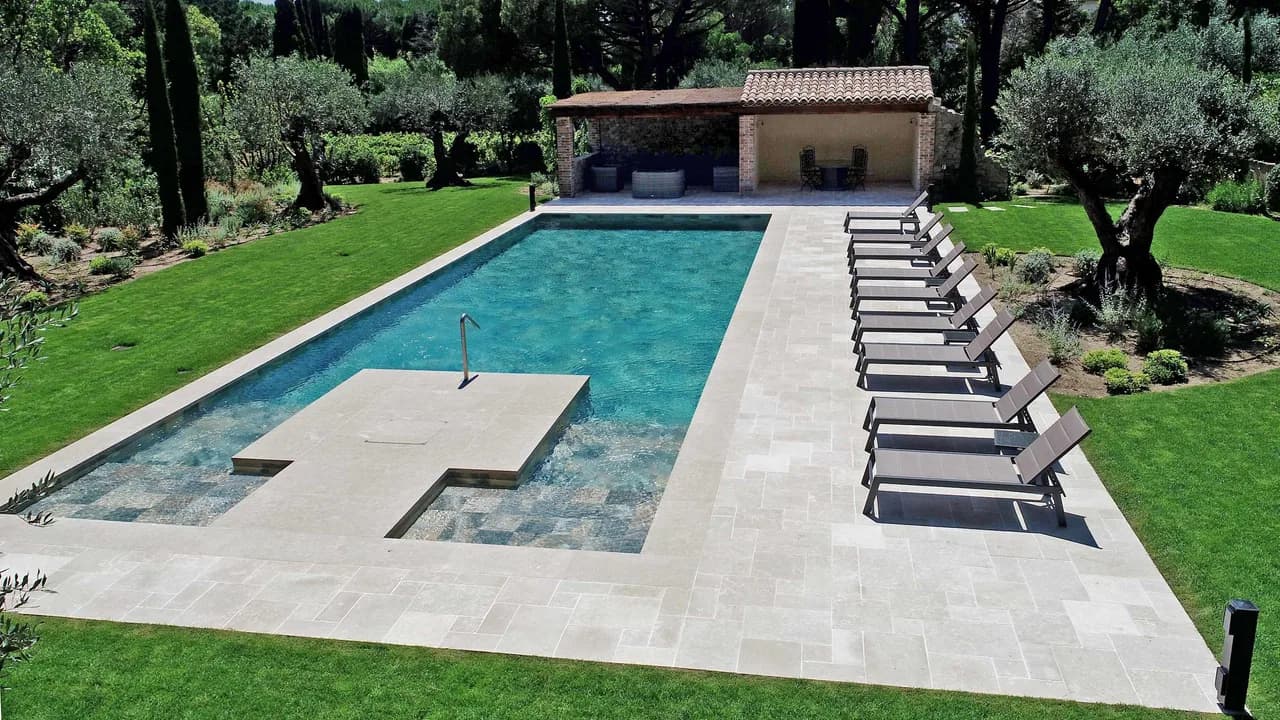 Lavish Villa Overlooking Mediterranean Garden photo 5