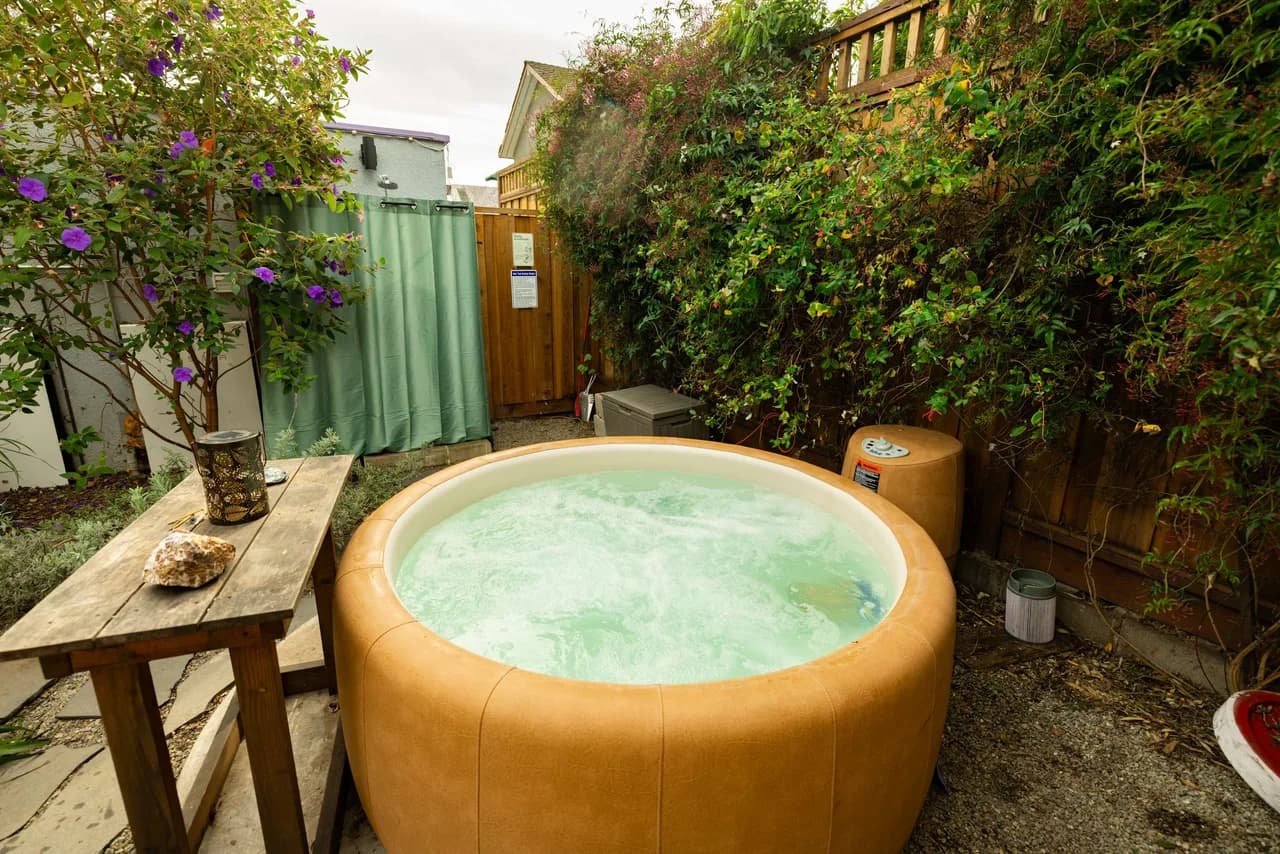 Charming Retreat with Hot Tub in San Francisco Bay photo 3