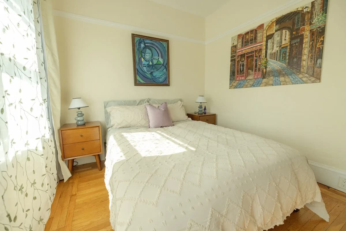 Charming Retreat with Hot Tub in San Francisco Bay photo 4
