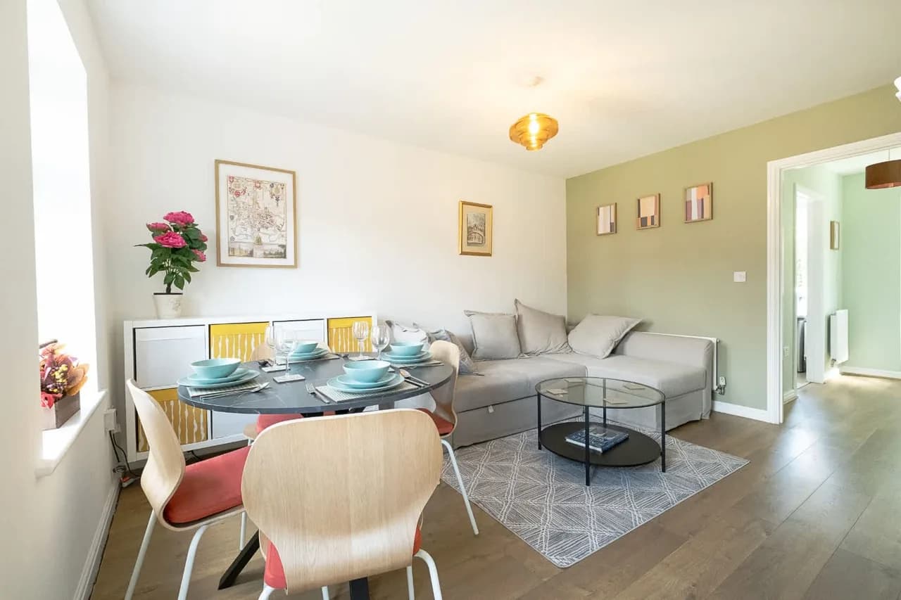 Family-Friendly House with Parking in England photo 5