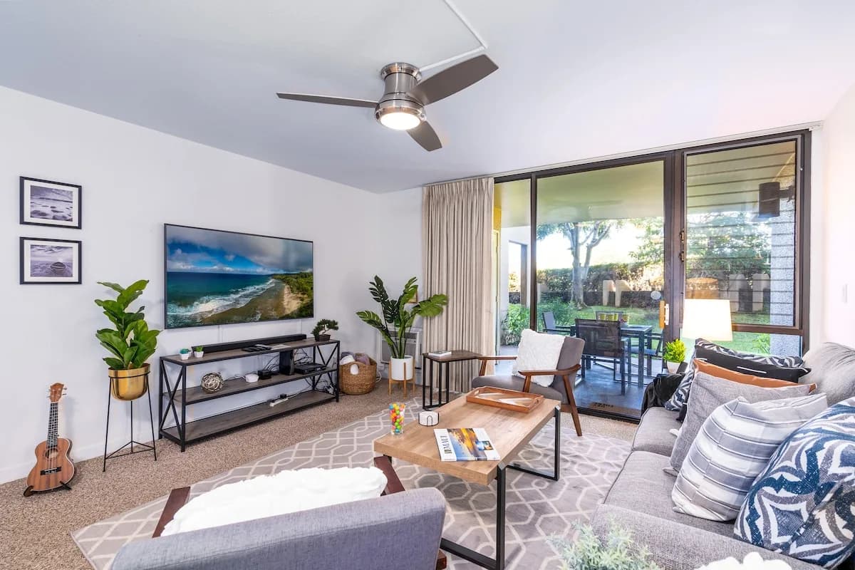 Oceanview Poolside Condominium in Maui photo 2