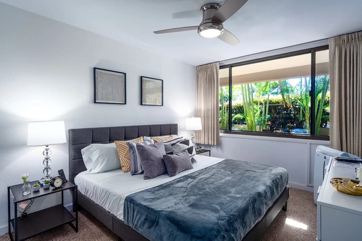 Oceanview Poolside Condominium in Maui photo 4