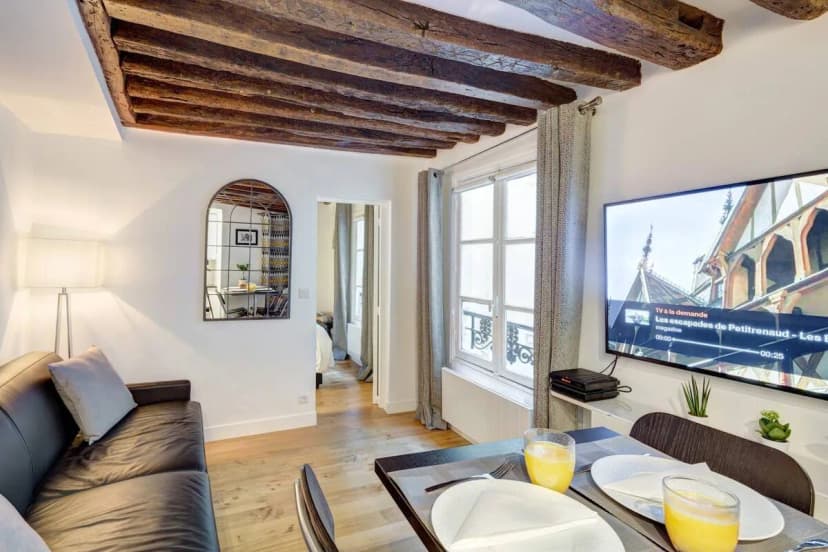 Chic Marais Retreat | Steps to Cafes & Notre Dame