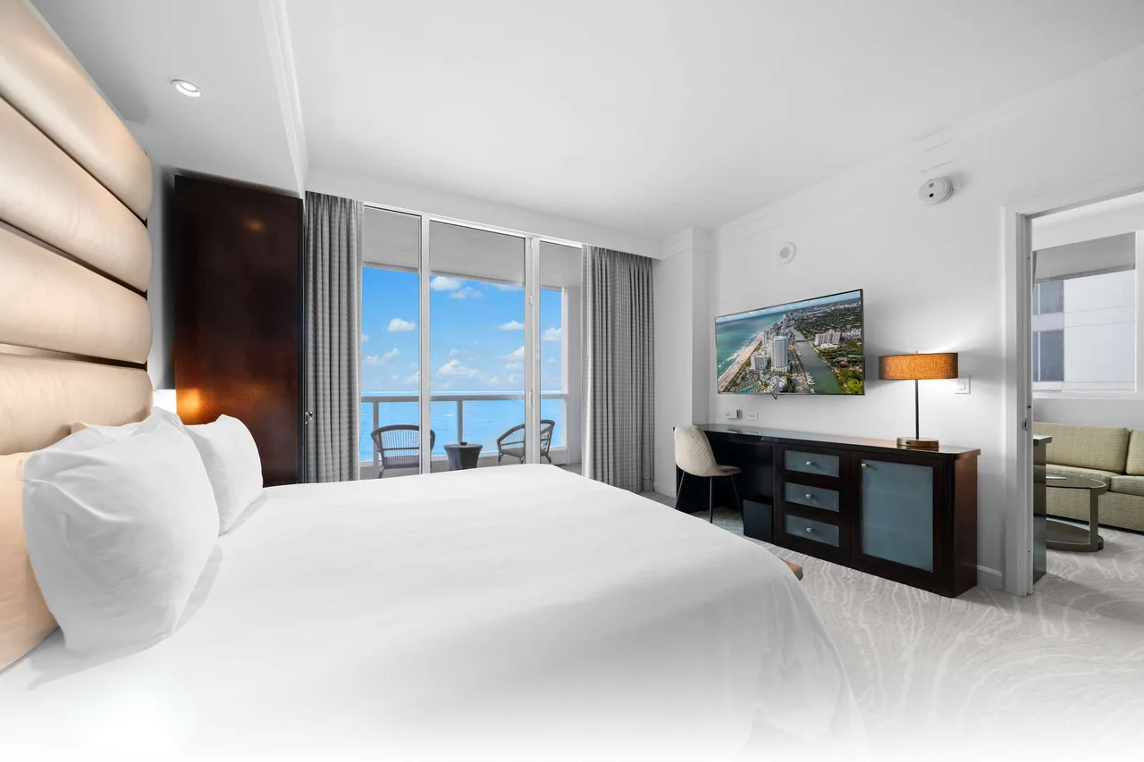 Chic Oceanfront Apartment in Miami Beach photo 3