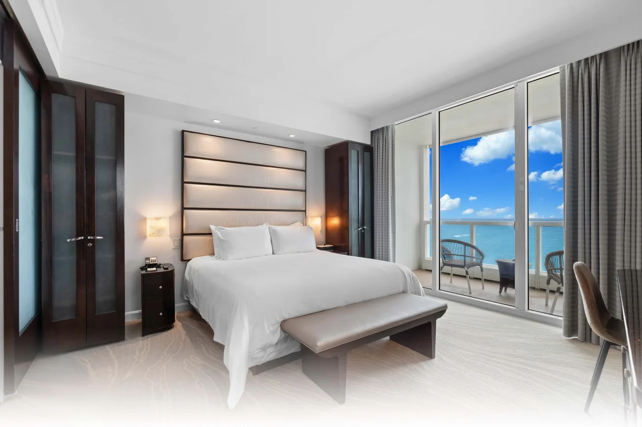 Chic Oceanfront Apartment in Miami Beach photo 4