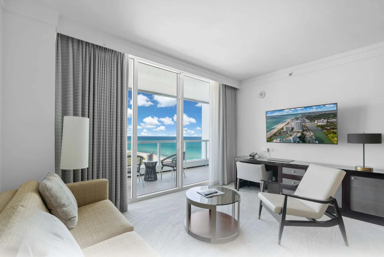 Chic Modern Apartment with Ocean Views in Miami Beach photo 5