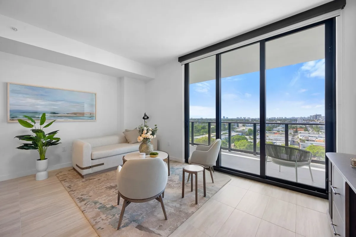 Modern Coastal Apartment in Miami Beach photo 2