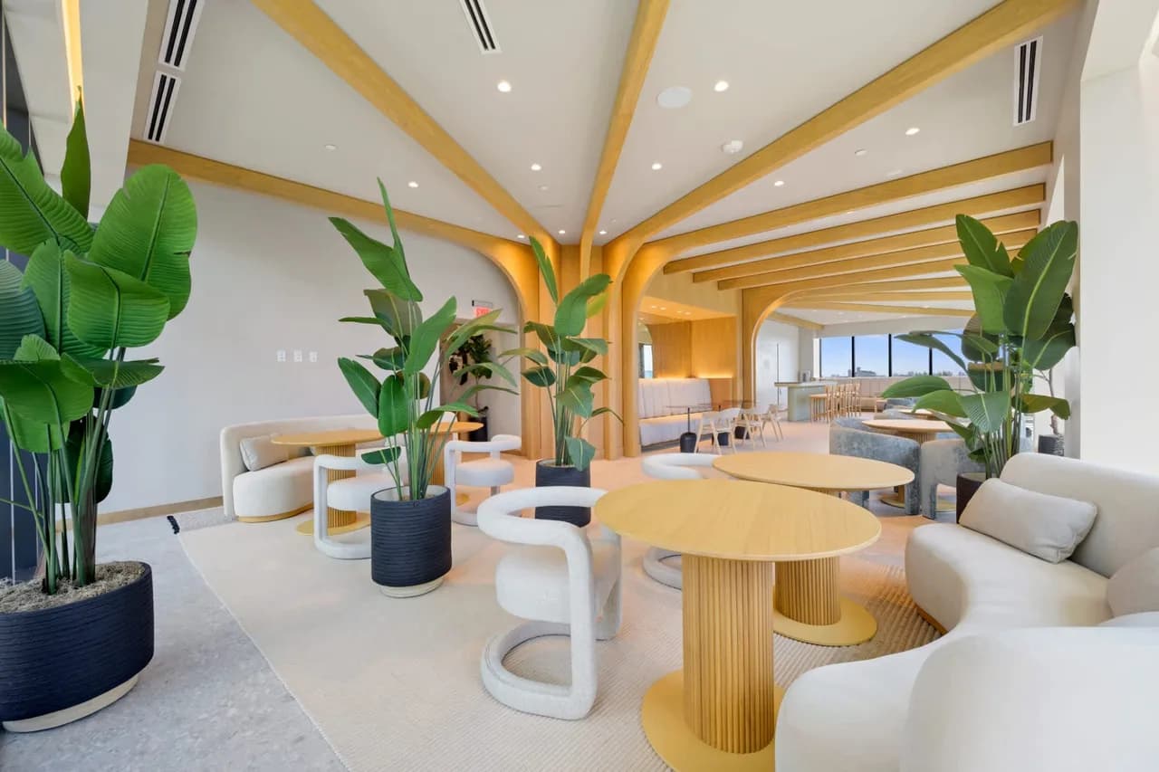 Modern Coastal Apartment in Miami Beach photo 4