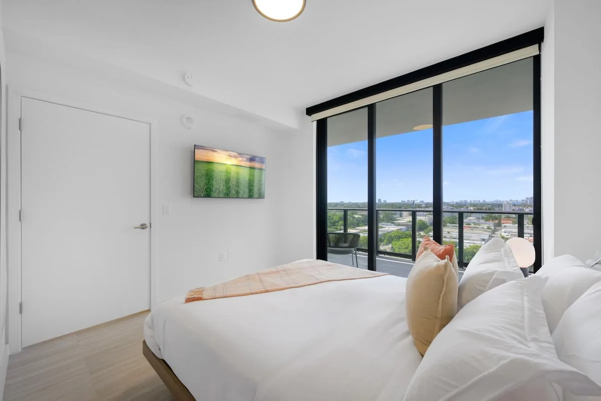 Modern Coastal Apartment in Miami Beach photo 5