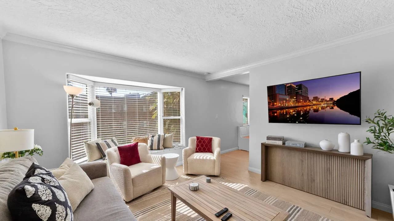 Chic Apartment with Hot Tub in San Diego photo 3