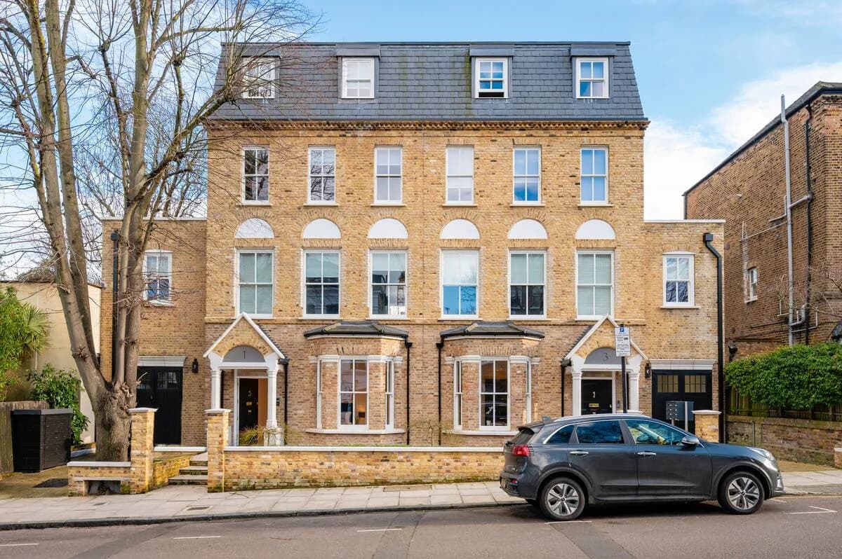 Contemporary Apartment in Leafy London Neighbourhood photo 3