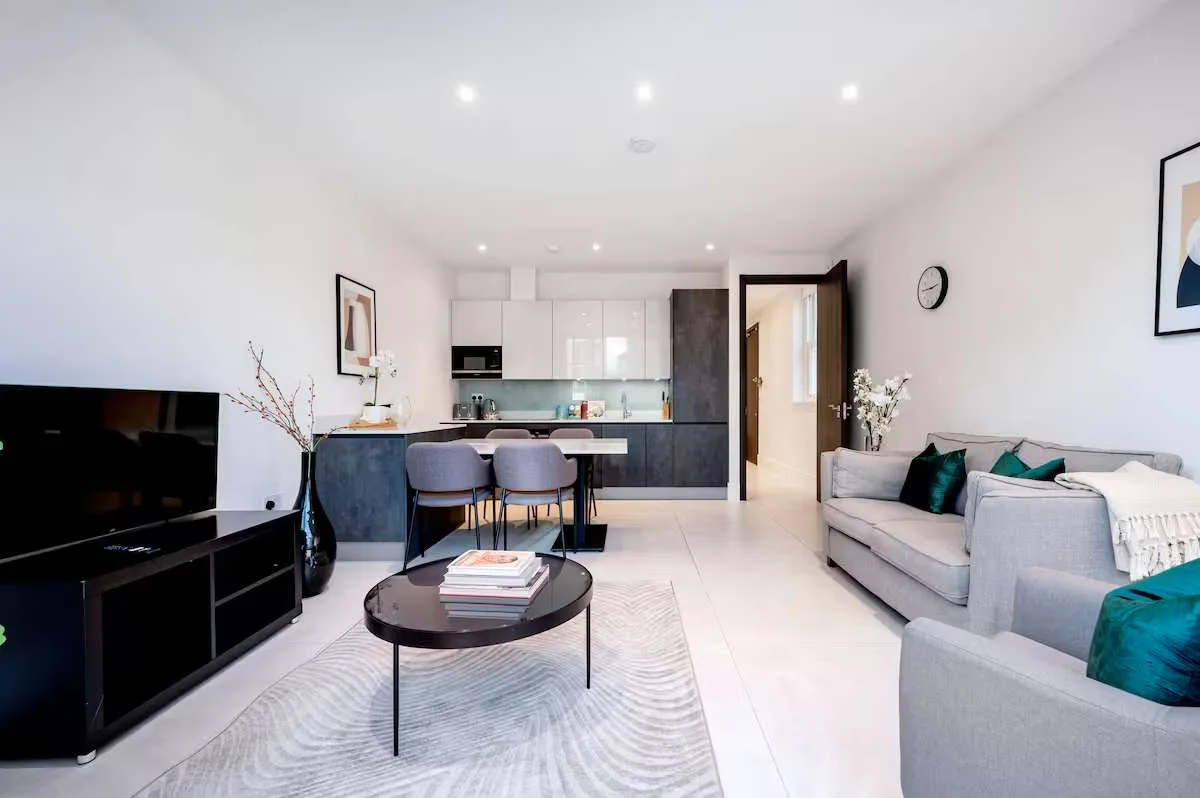 Chic Apartment With Outdoor Space in London photo 3