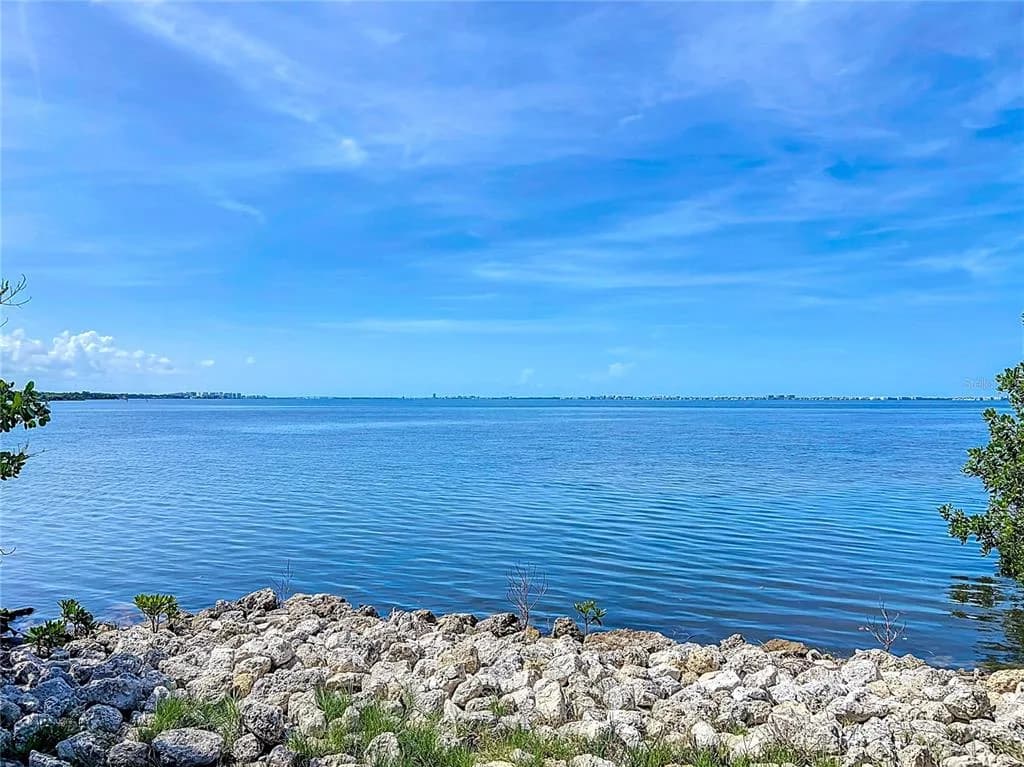 Waterfront Retreat in Florida photo 3