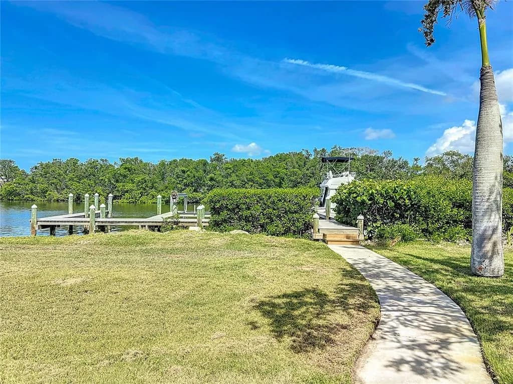Waterfront Retreat in Florida photo 4