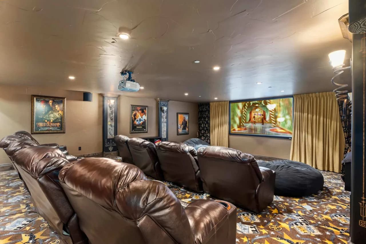 Luxury House with Indoor Pickleball in Utah photo 2