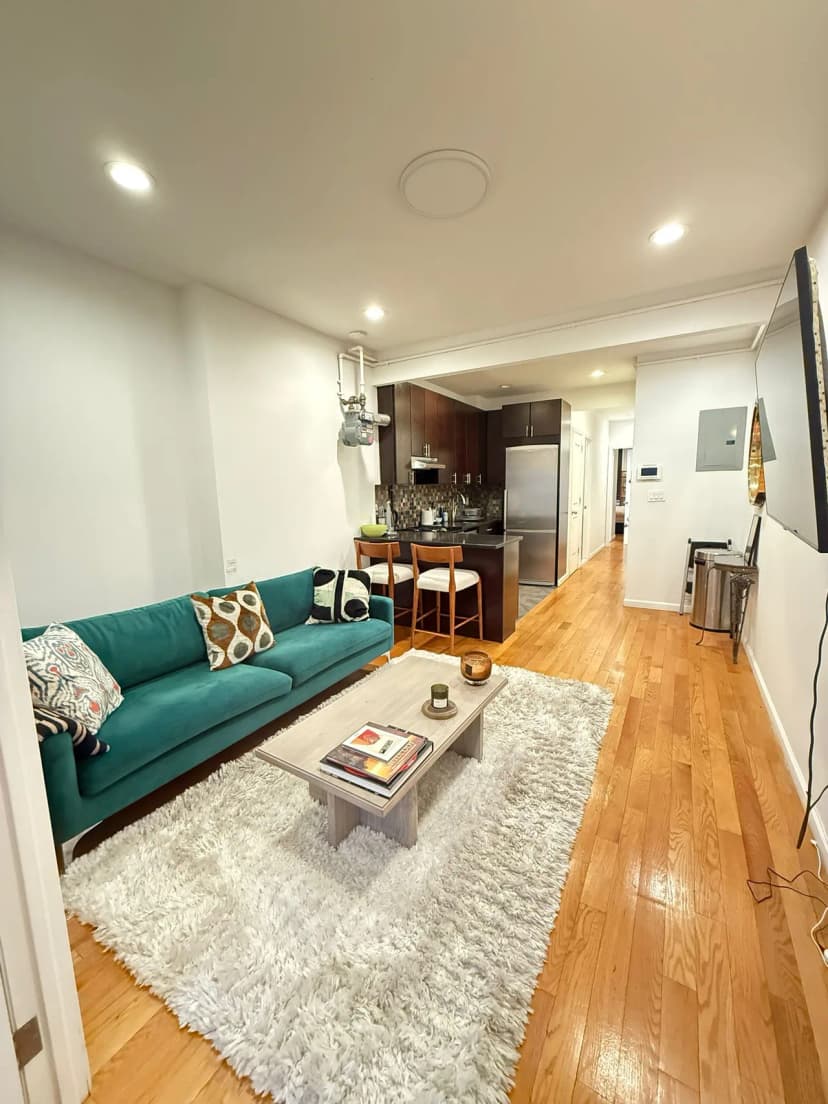 Stylish Soho 1BR with home office 