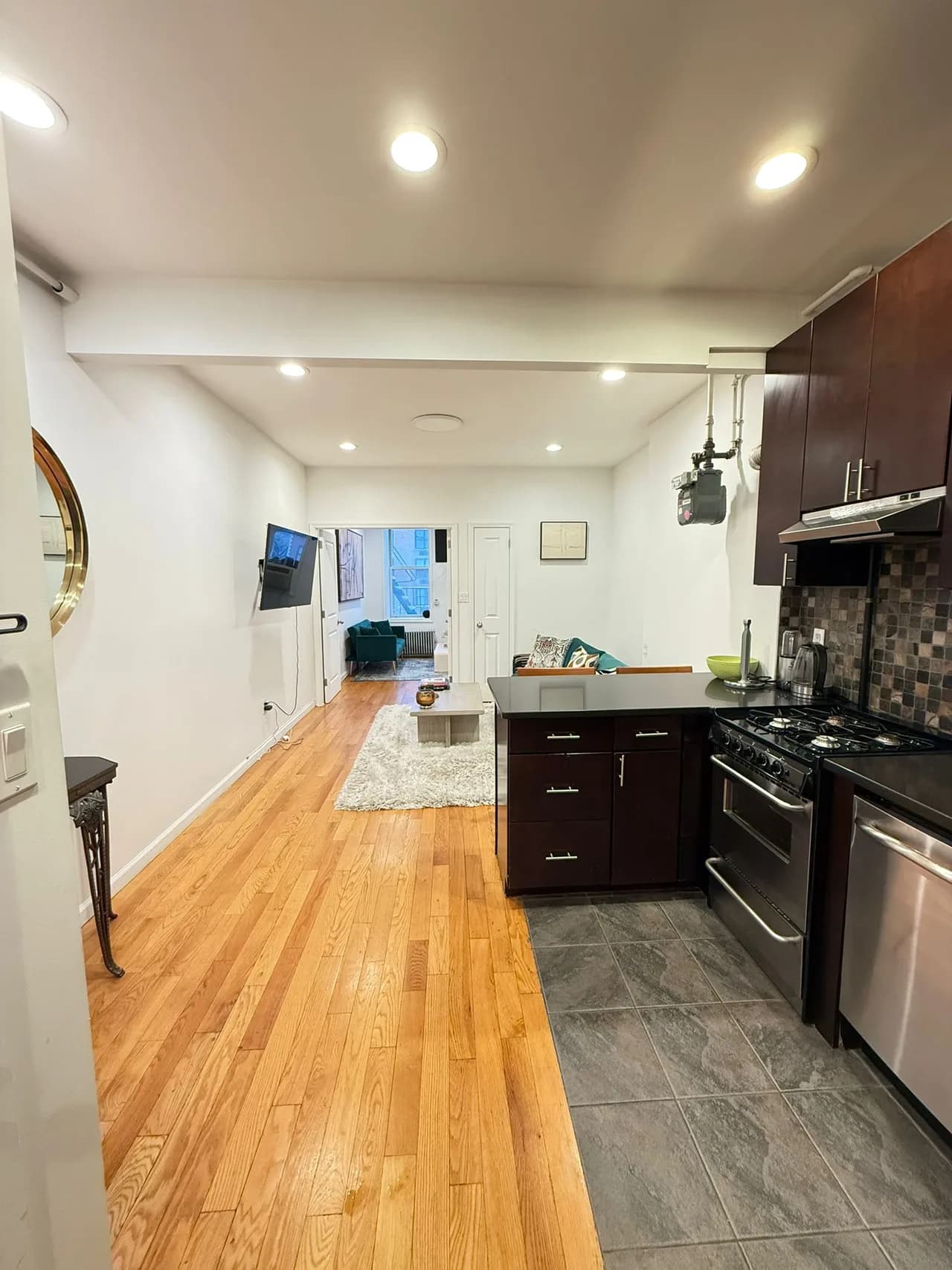 Stylish Apartment with Home Office in New York City photo 2