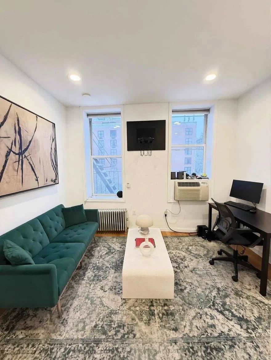 Stylish Apartment with Home Office in New York City photo 3
