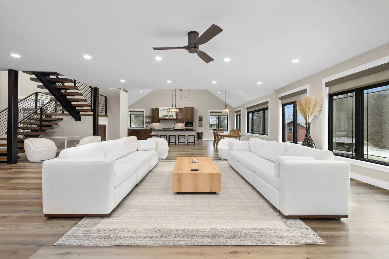 Tranquil Riverfront House in USA photo 4
