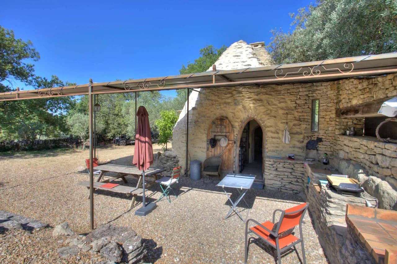 Quiet Poolside House in Luberon photo 3