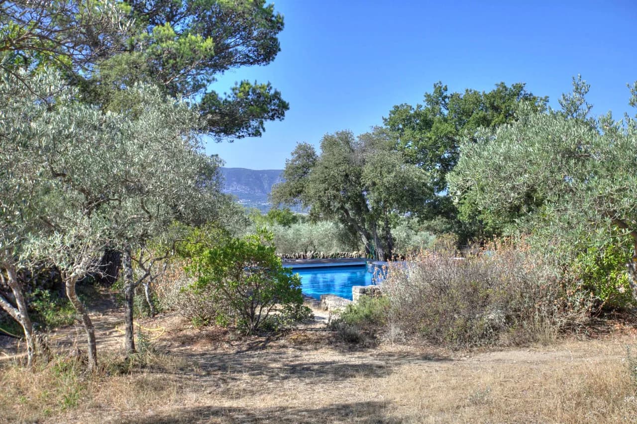 Quiet Poolside House in Luberon photo 5