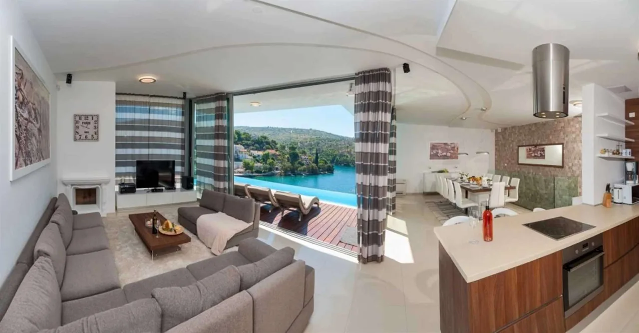 Seafront Villa With Heated Pool Brač photo 3