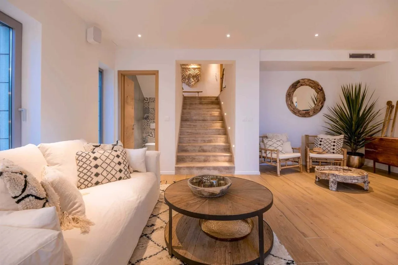 Modern Seafront Retreat On Brac photo 2