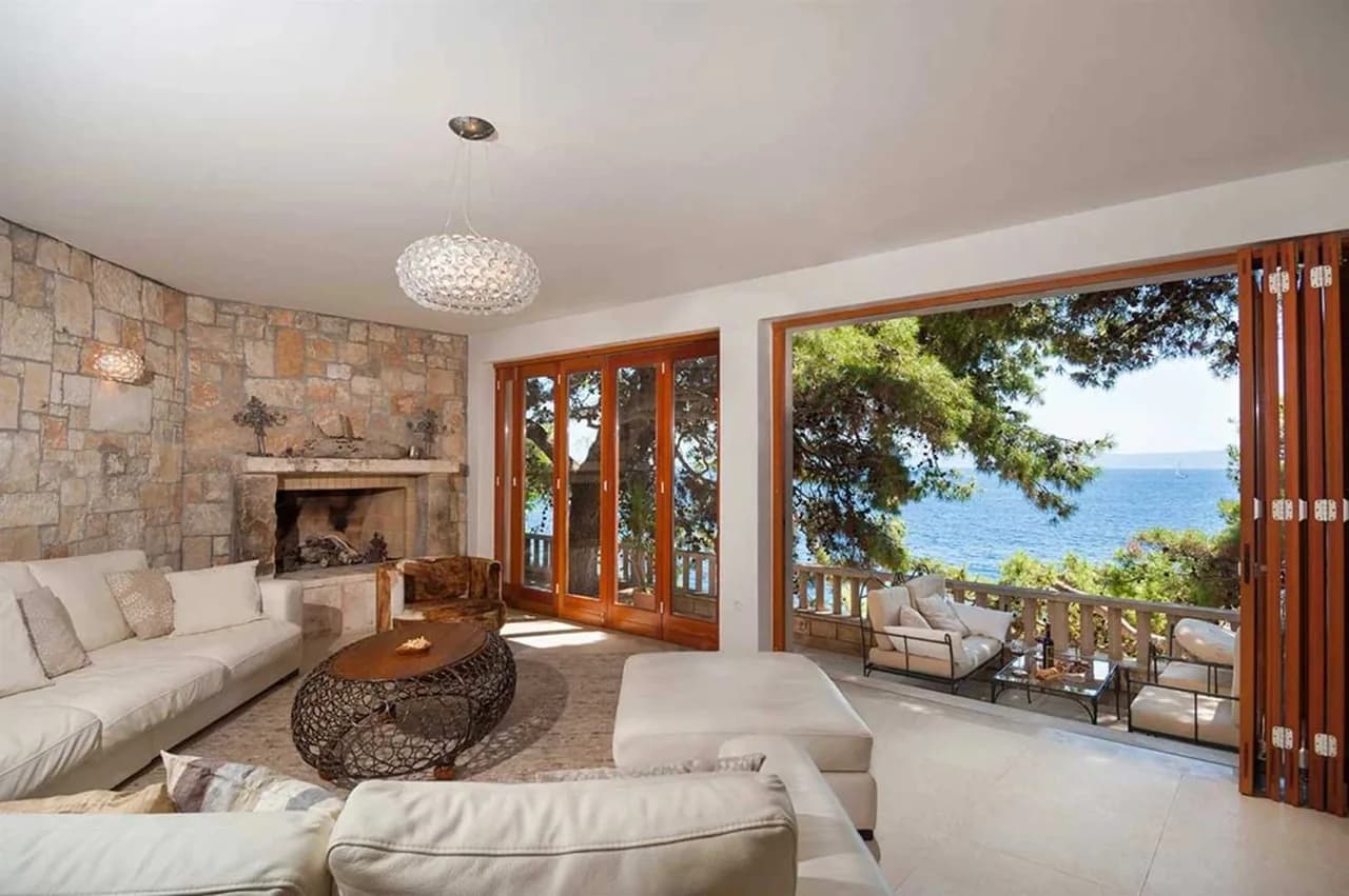 Luxury Coastal Villa Steps From Sea photo 2