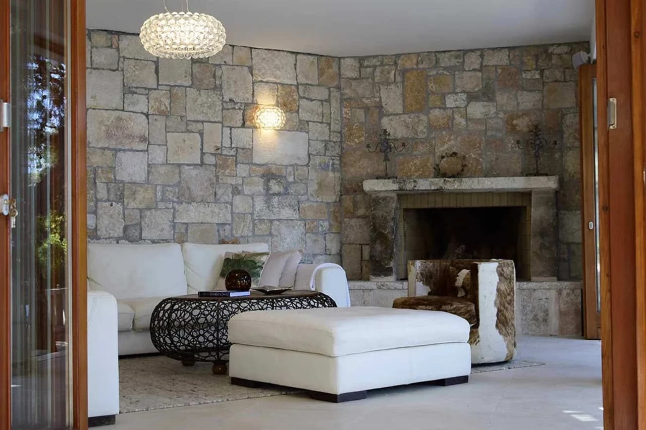 Luxury Coastal Villa Steps From Sea photo 4