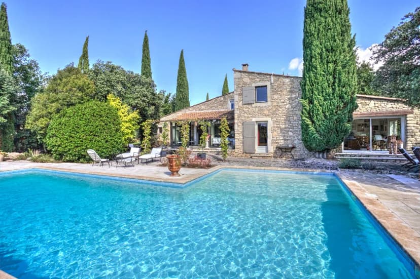 Charming Villa with Scenic Views in Luberon