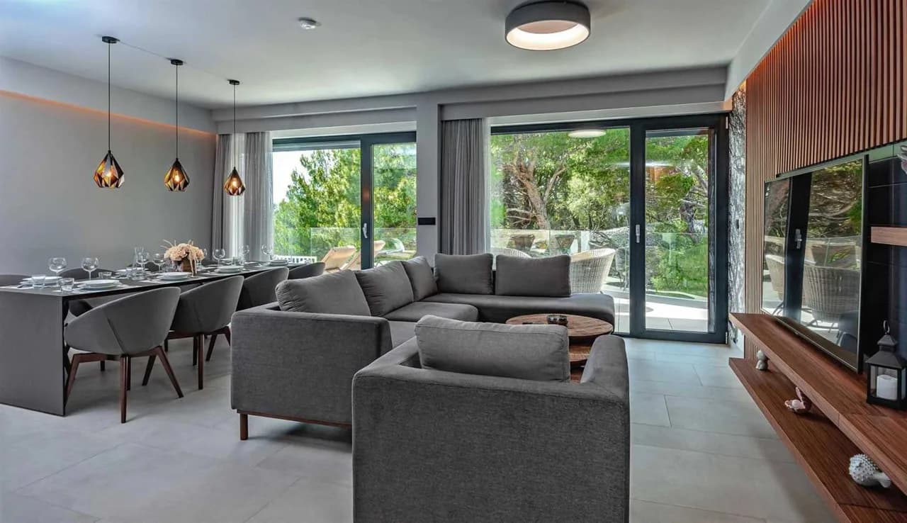 Coastal Sophistication With Heated Swimming Pool photo 5