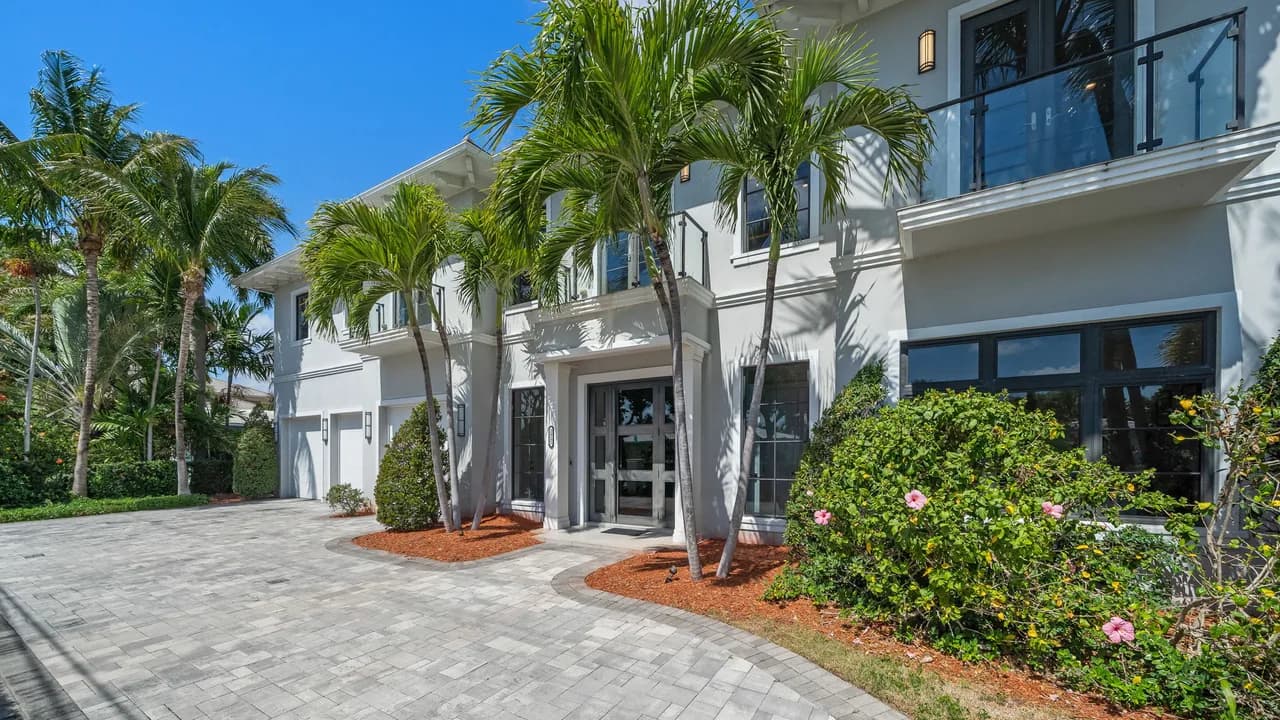Waterfront Villa with Private Dock in Lighthouse Point Florida photo 5