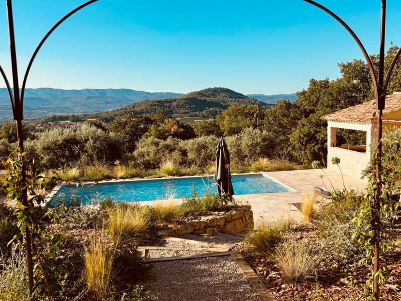 Tranquil Villa with Pool in Saint-Saturnin-lès-Apt